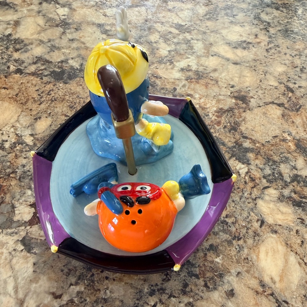 M&M'S Blue and Orange Ceramic  “Spring” Salt and Pepper Collection set 1st set - Picture 2 of 4